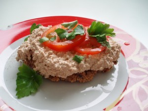 Rohkost Sommenblumen Pesto Brot