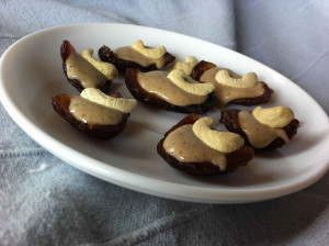 Rohkost Pralinen aus Datteln und Cashews